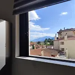 Urban Mountain House Apartment *